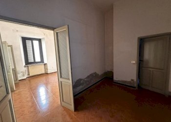 Camera da letto - Trilocale piazza Patrioti, Taino - foto 13