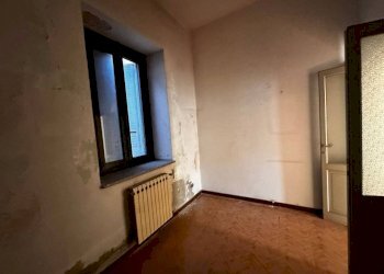 Camera da letto - Trilocale piazza Patrioti, Taino - foto 14