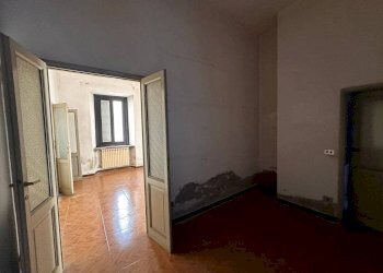 Camera da letto - Trilocale piazza Patrioti, Taino - foto 16