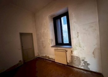 Camera da letto - Trilocale piazza Patrioti, Taino - foto 23