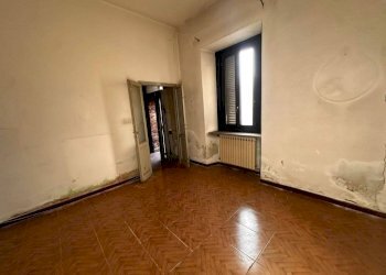 Camera da letto - Three-room apartment piazza Patrioti, Taino - photo 12