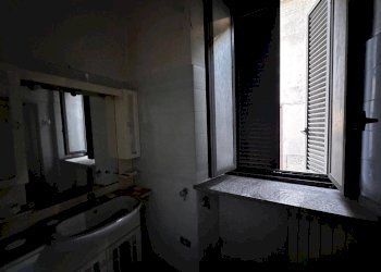 Veranda - Three-room apartment piazza Patrioti, Taino - photo 27