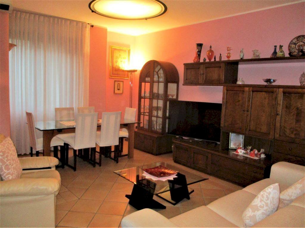 Salone - Three-room apartment via dei Salici, 7c, Cesano Boscone - photo 1