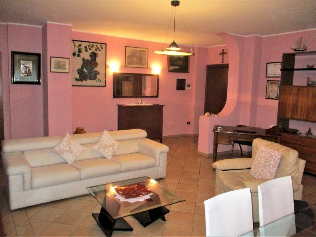 Salone - Three-room apartment via dei Salici, 7c, Cesano Boscone - photo 3