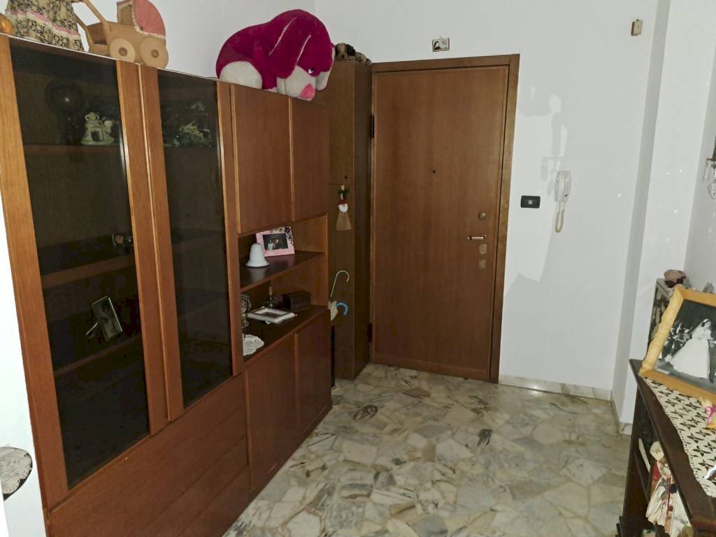 Ingresso - Quadrilocale via Gian Battista Monti, 21, Genova (zona Sampierdarena) - foto 3