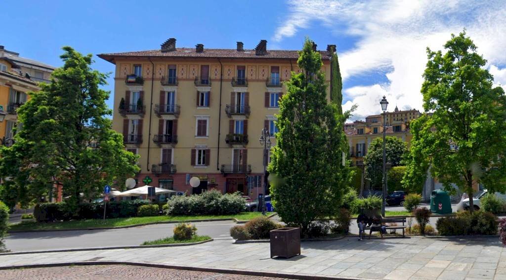 Facciata - Trilocale piazza Martiri della Libertà, 6, Biella - foto 1
