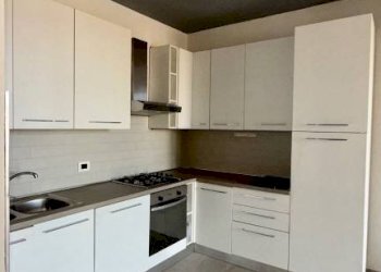 Cucina - Trilocale piazza Martiri della Libertà, 6, Biella - foto 9