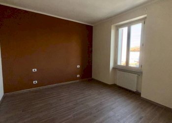 Camera da letto - Trilocale piazza Martiri della Libertà, 6, Biella - foto 17