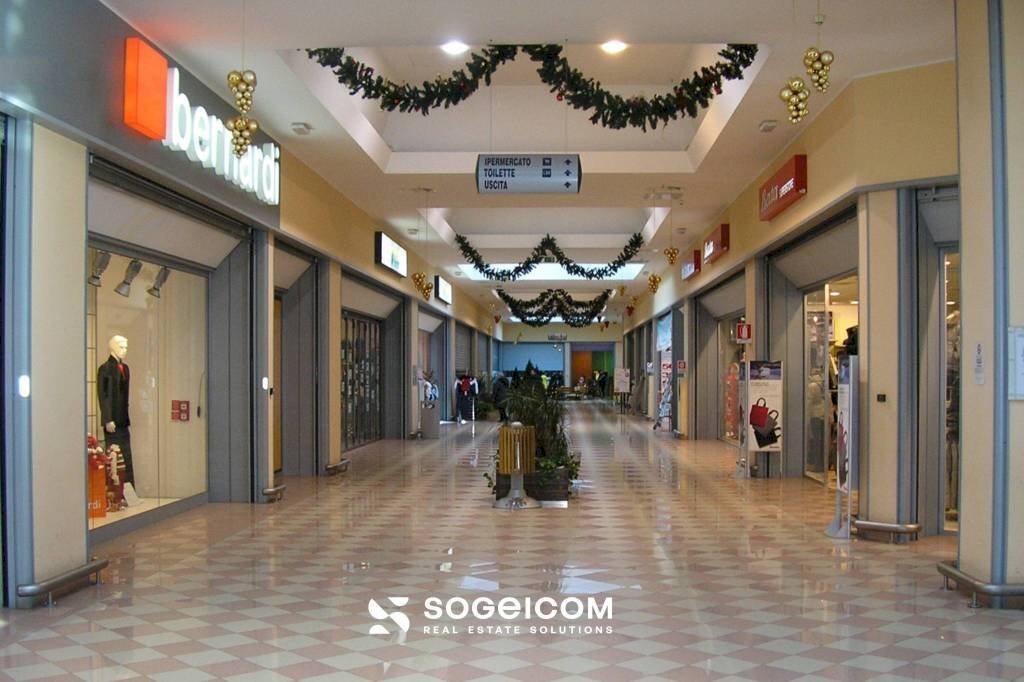 Interno non residenziale - Shop viale Valli di Carnia, 1 1, Amaro - photo 3