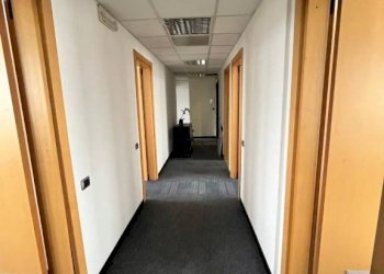 Corridoio - Ufficio viale dell'Industria, 17, Caponago - foto 4