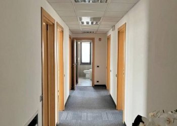 Corridoio - Ufficio viale dell'Industria, 17, Caponago - foto 5