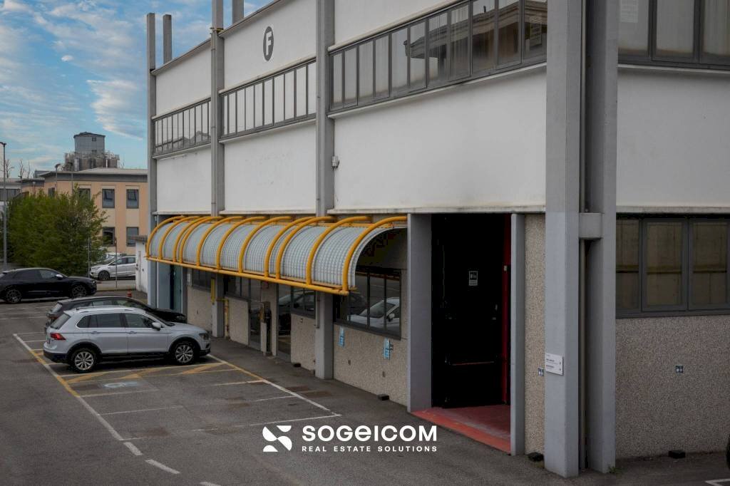 Zona - Magazzino viale dell'Industria, Caponago - foto 2