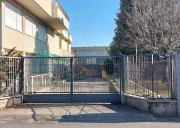 Ingresso - Stabile - Palazzo via Tonale, 10, Samarate - foto 3