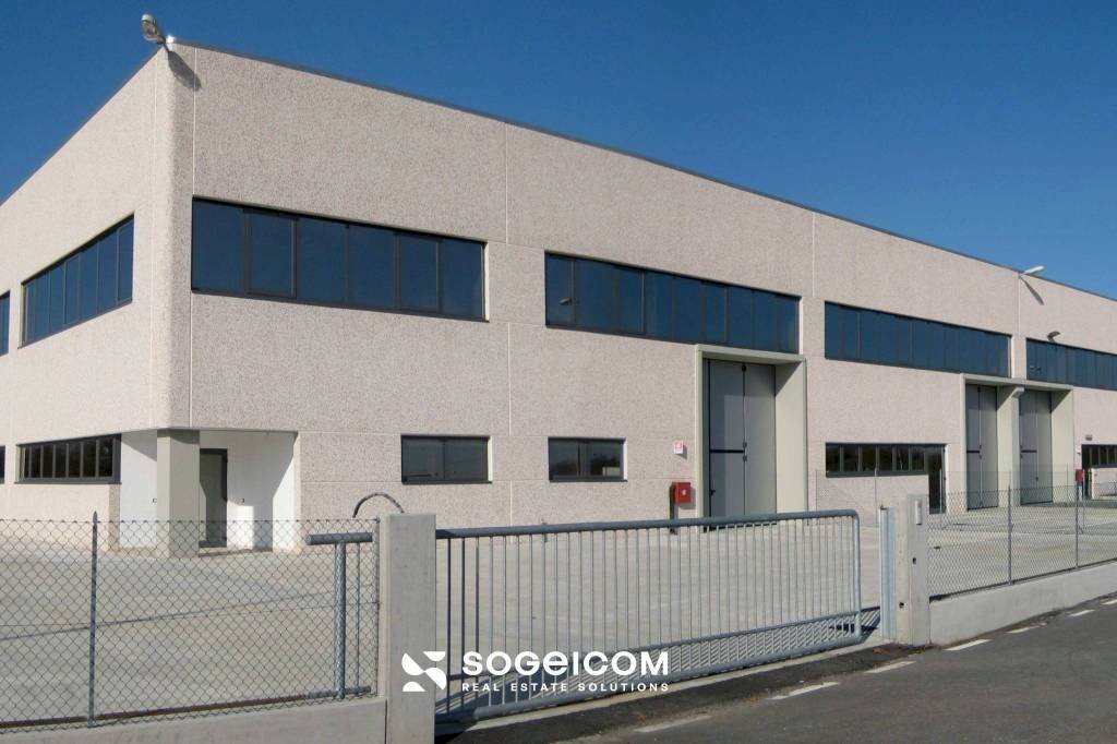 Facciata - Capannone via Luigi Negrelli, Paese - foto 2