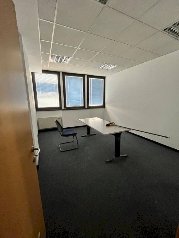 Interno non residenziale - Ufficio viale dell'Industria, 17, Caponago - foto 3