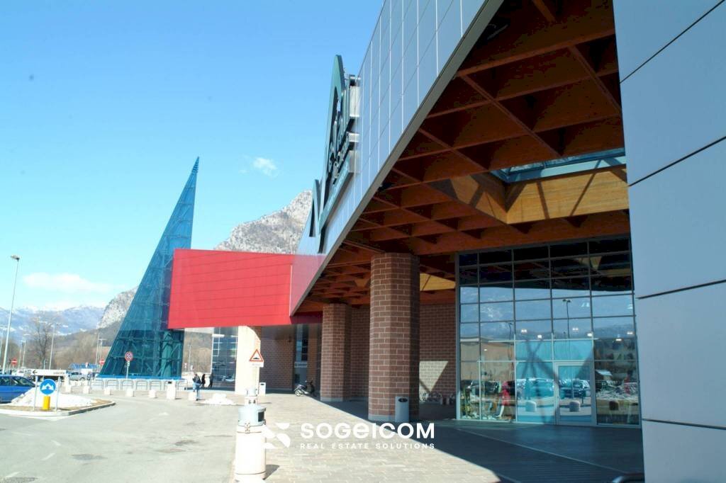 Zona - Negozio viale Valli di Carnia, 1, Amaro - foto 1