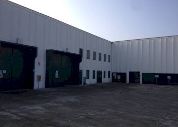 Cortile interno - Capannone via Valcunsat, 10, Casarsa della Delizia - foto 1