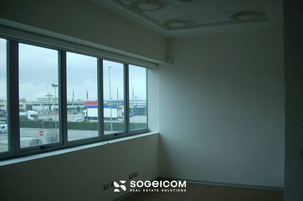 Stanza non arredata - Ufficio via Scornigiana, 6, Pisa (zona Ospedaletto) - foto 2