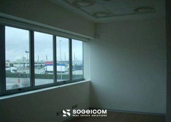 Stanza non arredata - Ufficio via Scornigiana, 6, Pisa (zona Ospedaletto) - foto 2