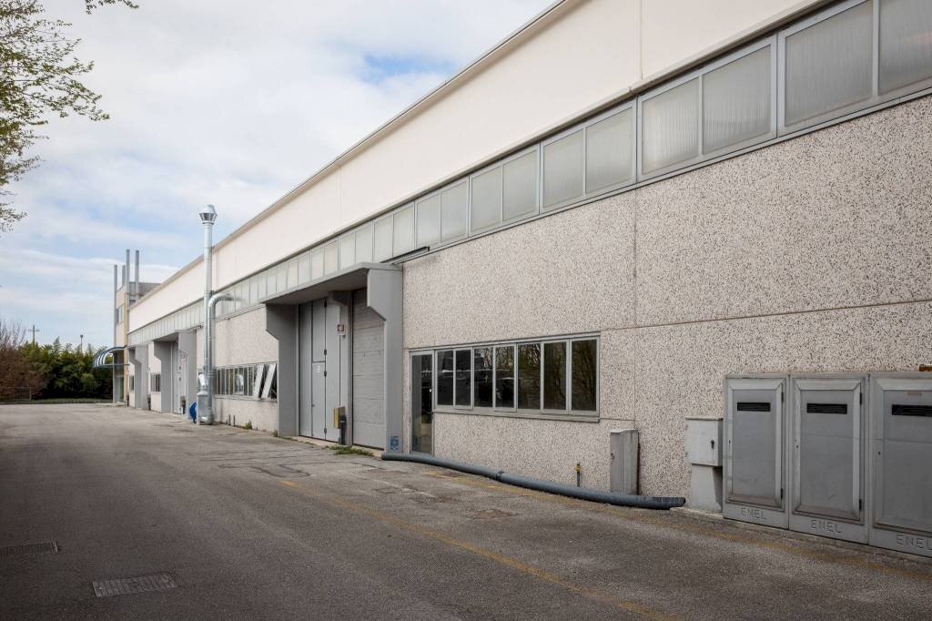 Facciata - Magazzino via Priula, Nervesa della Battaglia - foto 1