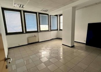 Interno non residenziale - Ufficio viale dell'Industria, 17, Caponago - foto 4