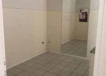 Stanza non arredata - Negozio via Zanobi Bicchierai, 30, Prato - foto 8