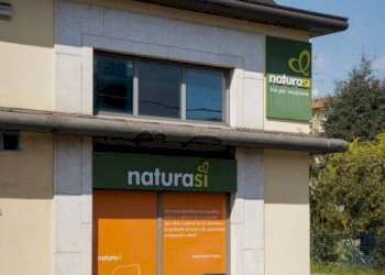 Facciata - Negozio via Zanobi Bicchierai, 30, Prato - foto 18