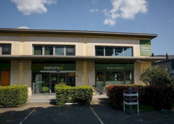 Facciata - Negozio via Zanobi Bicchierai, 30, Prato - foto 20