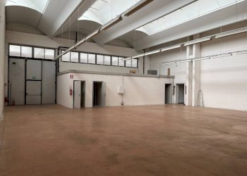 Interno non residenziale - Warehouse via Priula, Nervesa della Battaglia - photo 1