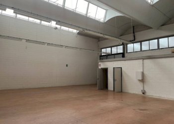 Interno non residenziale - Warehouse via Priula, Nervesa della Battaglia - photo 2