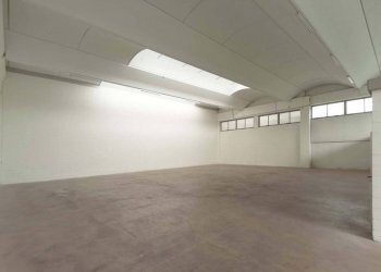 Interno non residenziale - Warehouse via Priula, Nervesa della Battaglia - photo 3