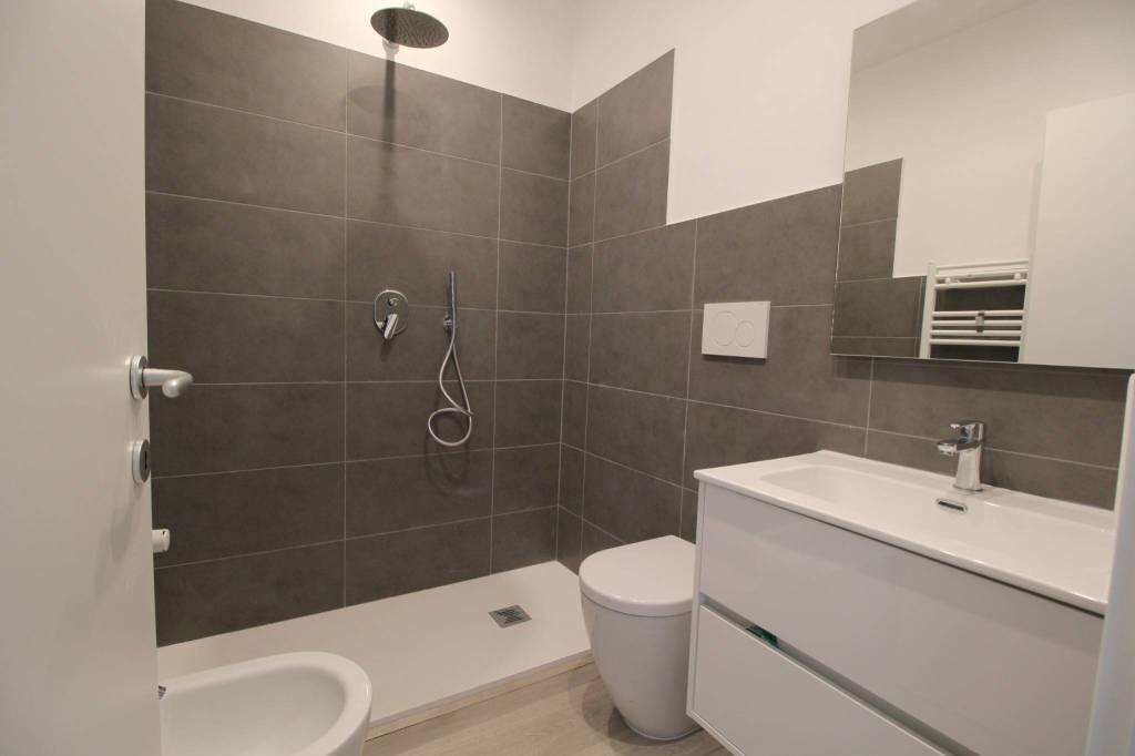 Bagno - Bilocale viale Marco Fulvio Nobiliore, 43, Roma - foto 3