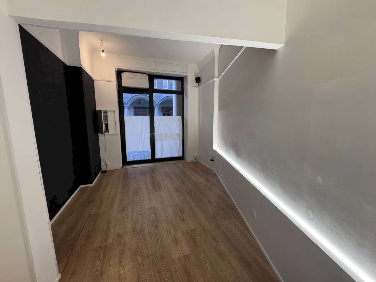 negozio - Negozio via Farini, 32b, Bologna (zona Centro Storico) - foto 2