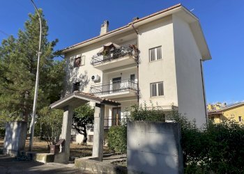 facciata - Apartment via san rocco, San Valentino in Abruzzo Citeriore - photo 1