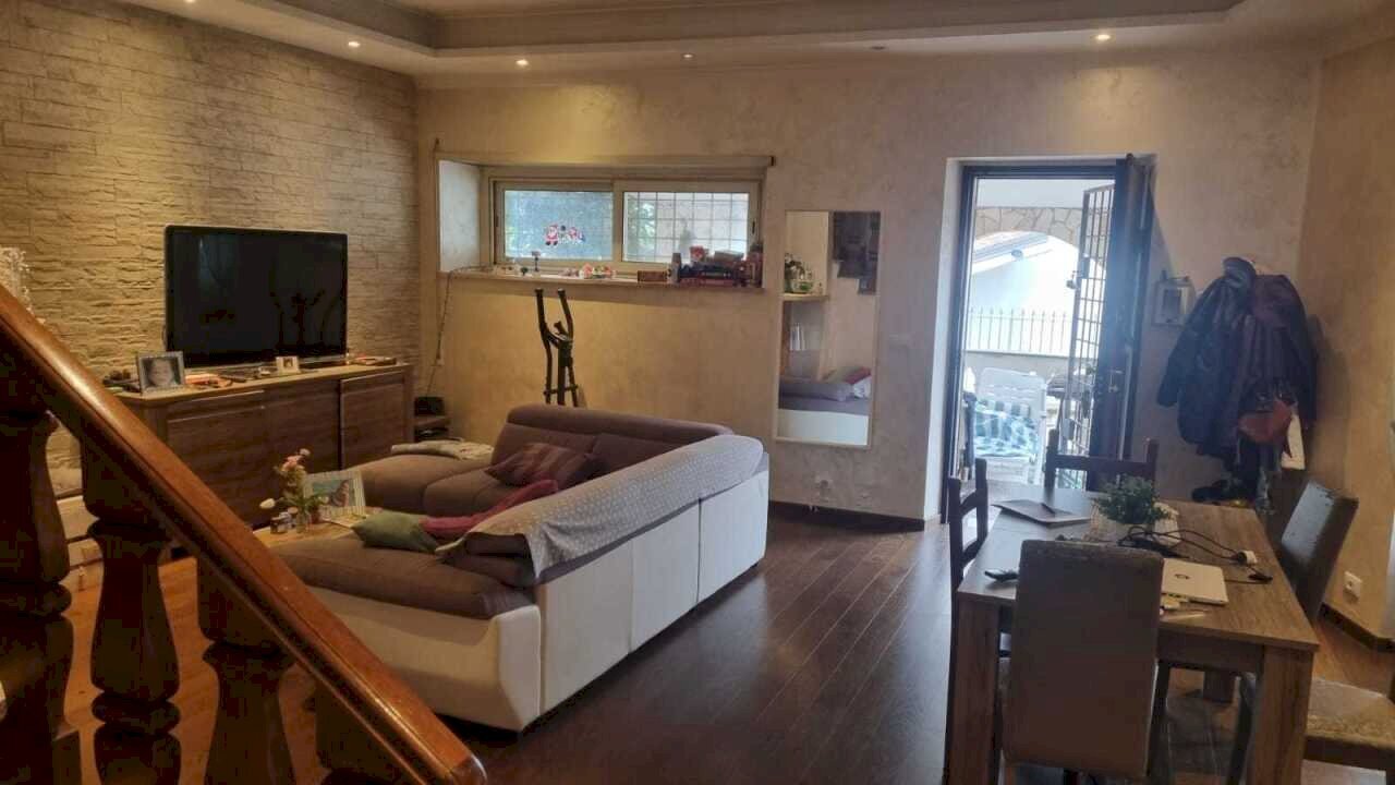 Salone con camino - Villa Via B. Pinturicchio 3, Mentana - photo 3