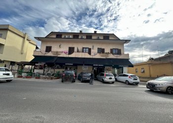 IMG_7066.jpeg - Locale Commerciale Via Palombarese  306, Fonte Nuova - foto 1