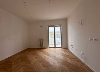 WhatsApp Image 2026-03-30 at 09.38.40.jpeg - Quadrilocale piazza Duca Degli Abruzz, Pescara - foto 8