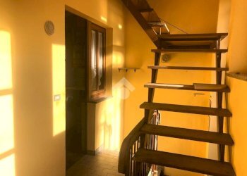 Semi-detached house Frazione quario, Strona - photo 9