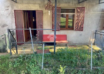 Semi-detached house Frazione quario, Strona - photo 11