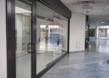 Vetrina - Negozio Via Kennedy
 
28, Brugherio - foto 2