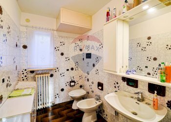 Bagno - Villa Via Longhirolo
 
22, Luino - foto 20