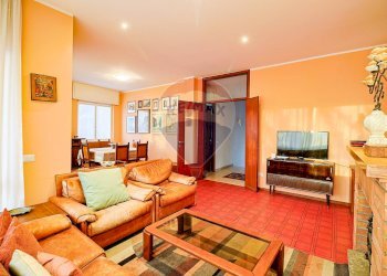 Sala da pranzo - Villa Via Longhirolo
 
22, Luino - foto 32