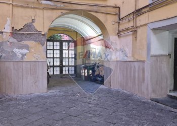 Ricezione / Lobby - Quadrilocale Via Dei Vergini
 
29, Napoli - foto 45