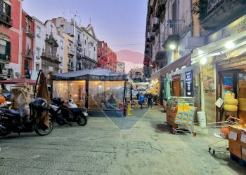 Edificio all\'aperto - Quadrilocale Via Dei Vergini
 
29, Napoli - foto 46