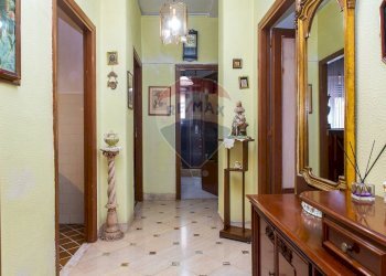 Hall / corridoio - Quadrilocale Via Francesco Baracca
 
8, Catania - foto 1