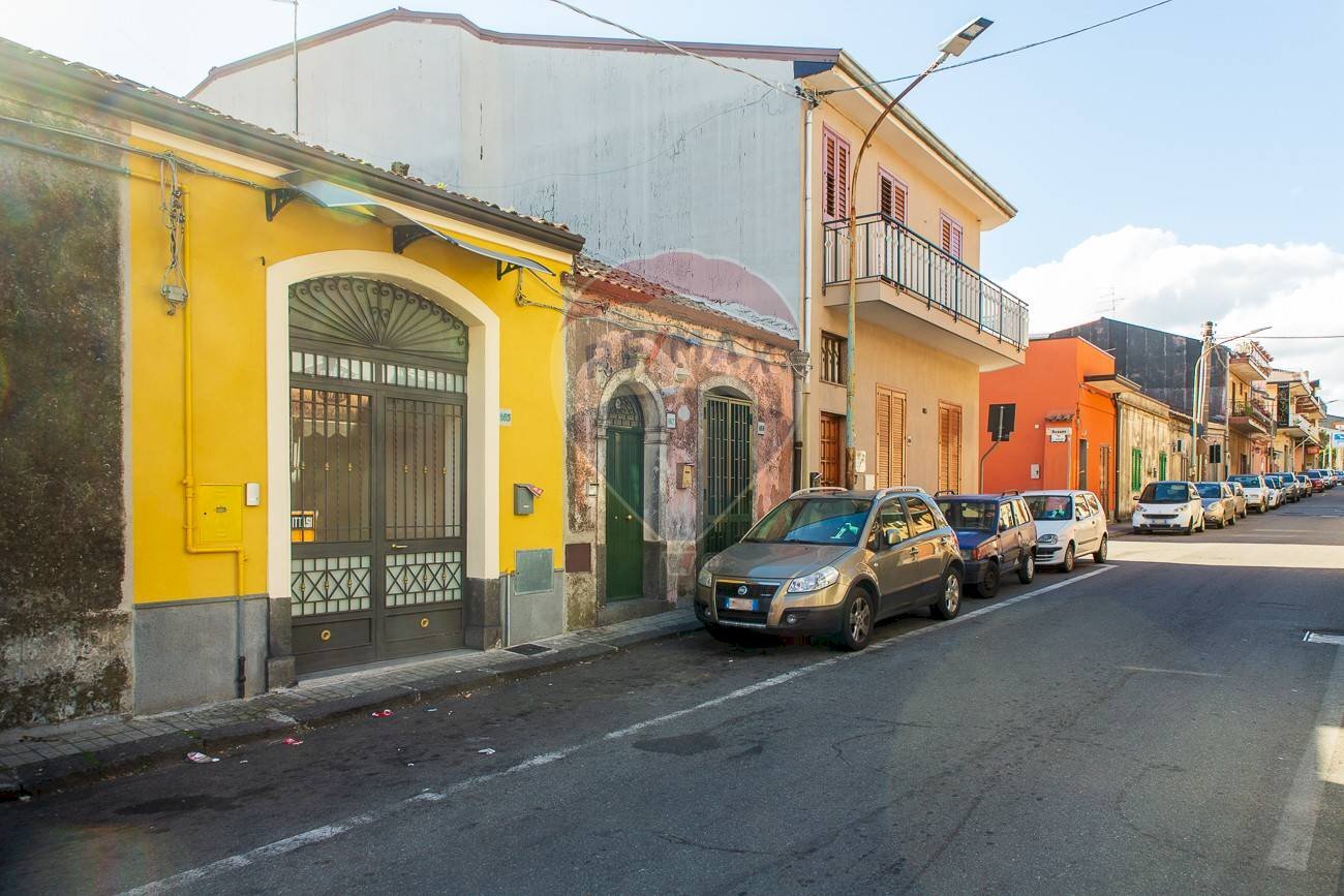 Edificio all\'aperto - Commercial Premises Via Francesco Crispi
165, Trecastagni - photo 2