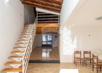 Scale - Locale Commerciale Via Francesco Crispi
 
165, Trecastagni - foto 10