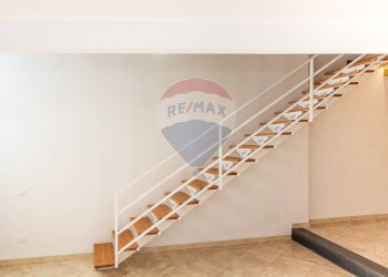 Scale - Locale Commerciale Via Francesco Crispi
 
165, Trecastagni - foto 11