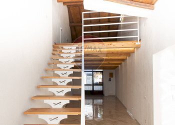 Scale - Locale Commerciale Via Francesco Crispi
 
165, Trecastagni - foto 12