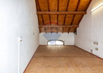 Stanza vuota - Locale Commerciale Via Francesco Crispi
 
165, Trecastagni - foto 14